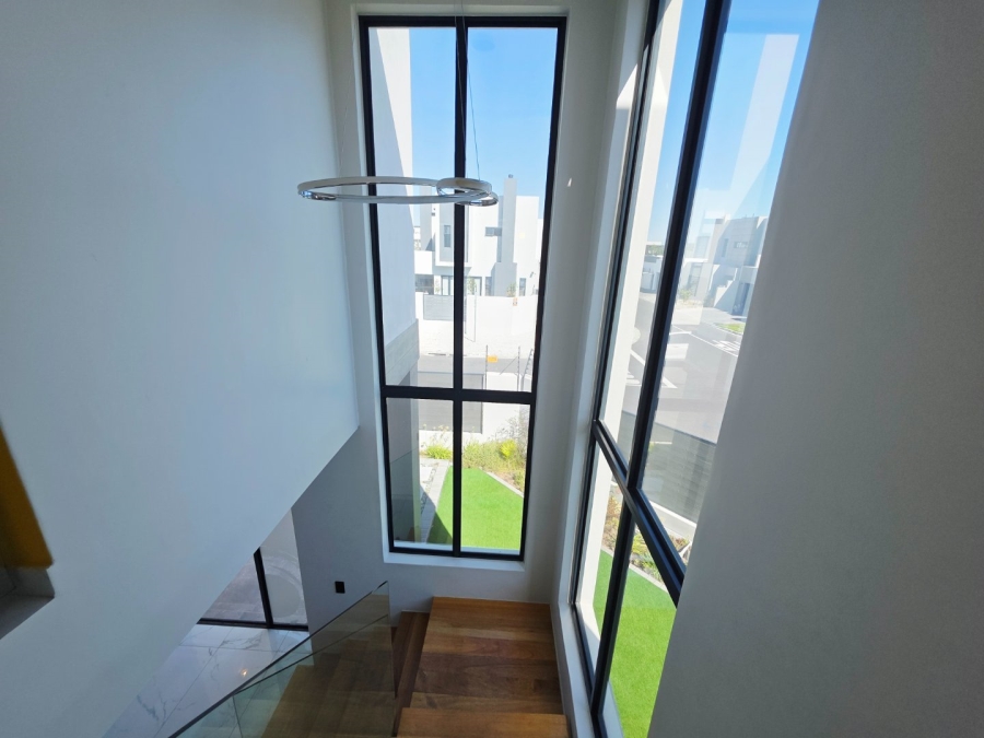 5 Bedroom Property for Sale in Sandown Western Cape